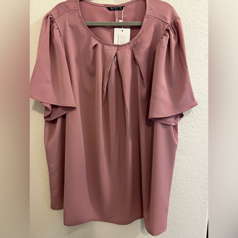 ***NWT*** BloomChic Short Sleeved Blouse